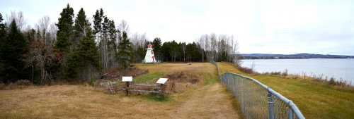 Eau,Phare,Lieu,Pointe Duthie,Milieu naturel,Forêt,Région,Baie-des-Chaleurs,MRC Bonaventure,New Richmond,Saison,Automne,Jour,Temps